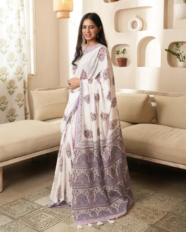 White_Cotton_Butta_Hblock_Print_Mul_Saree_With_Tassels_For_Women